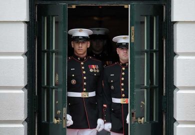 us-soldiers-opening-doors