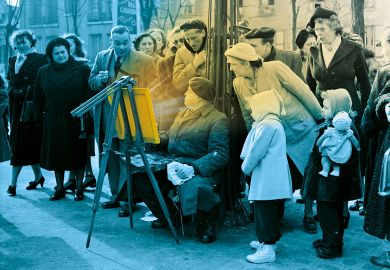 An artist sets up his easel on Montmartre in Paris, and immediately attracts a curious crowd of onlookers.  An artist sets up his easel on Montmartre in Paris, and immediately attracts a curious crowd of onlookers.
