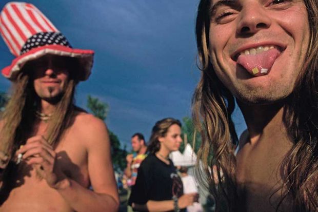 acid-tabs-on-tongue acid-tabs-on-tongue