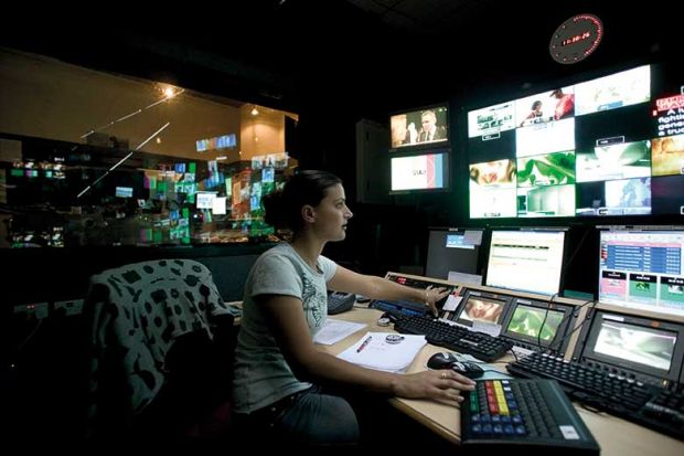 broadcast-journalist broadcast-journalist