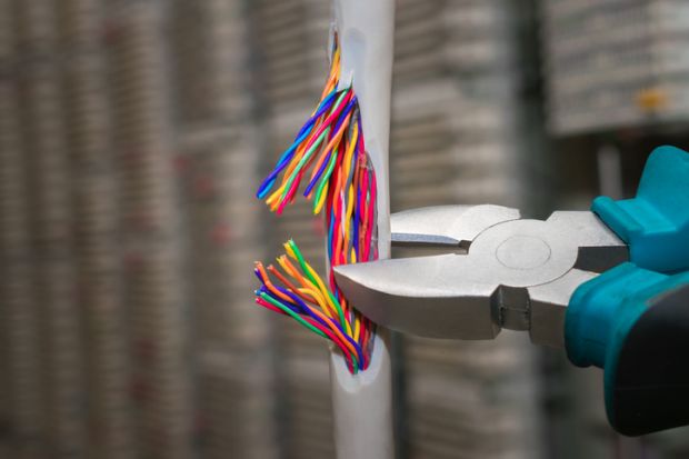 Cutting a multicore cable Cutting a multicore cable