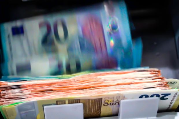 Euro notes in currency-counting machine