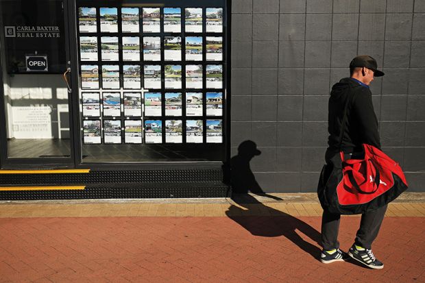 Australia mulls loans for student living costs Australia mulls loans for student living costs