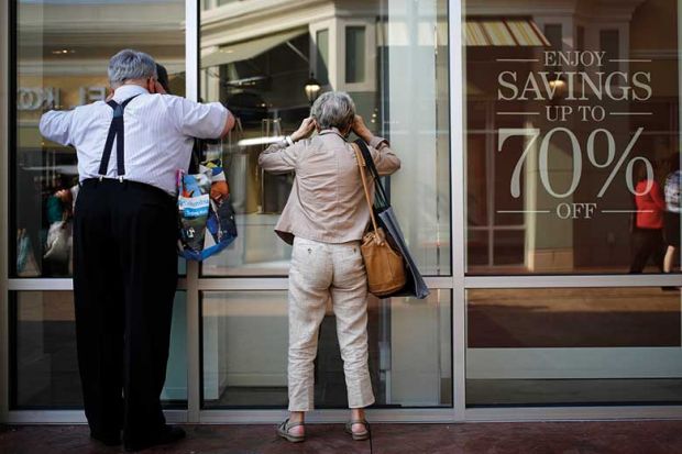 shoppers-saving-window