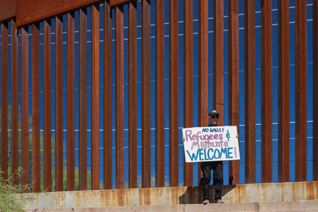 Pro-migrant protester