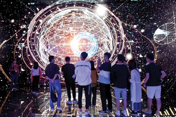 University students visit the Huainan Big Data Exhibition Center in Huainan.