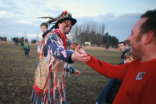 Two people shake hands to illustrate Late reprieve allows scientists with UK grants to publish in Nature