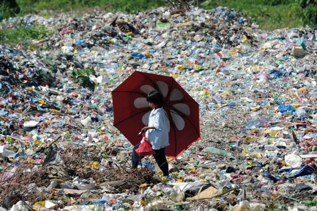 A girl walks through a landfill in Cagayan de Oro, southern Philippines to illustrate Embed climate change content in health degrees, experts say